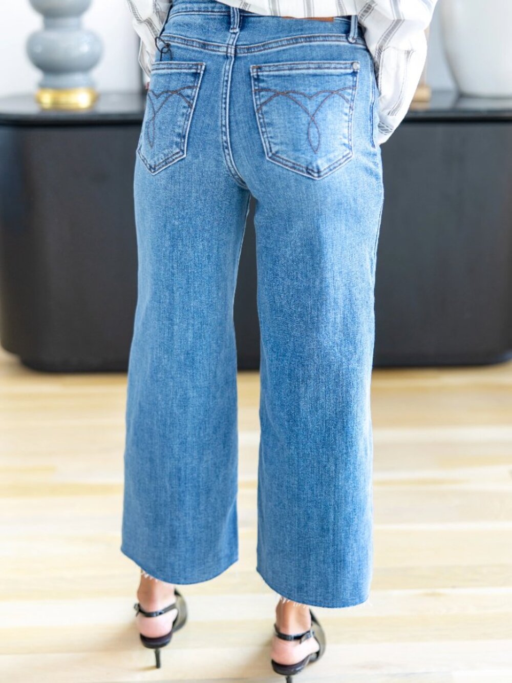 JUDY BLUE Wide Leg Crop Jeans - NWOT! - Picture 4 of 7